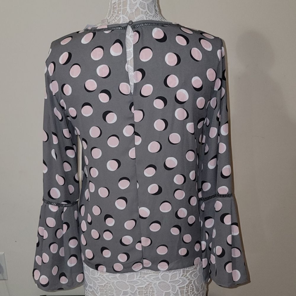 New Ann Taylor Shadow Polka-dot Gray Pink White Blouse Bell Sleeve Shirt Size XS - Picture 6 of 9
